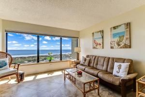 Гостиная зона в Amelia Island Oceanfront Condo