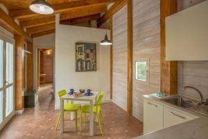 a kitchen and dining room with a table and chairs at Le Petit Relais in Viterbo