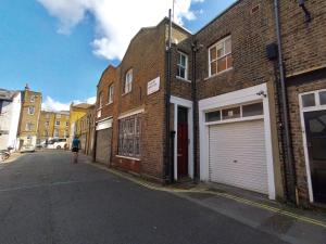 Photo de la galerie de l'établissement Flat 1 at 6 Taunton Mews, à Londres