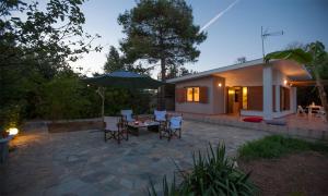 Gallery image of Τhe banana tree beach house in Marathón