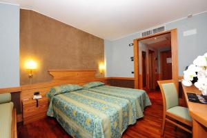 A bed or beds in a room at BV Grand Hotel Assisi