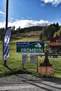 a sign for a driveway in a field with a flag at Valfjället Ski center in Gryttved