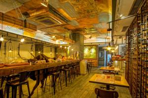 En restaurant eller et andet spisested på Old Town Boutique Hotel