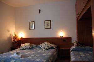 Voodi või voodid majutusasutuse Albergo Bucaneve toas