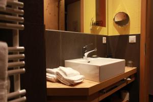 Un baño de Eiger Mountain & Soul Resort