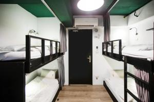 Letto o letti in una camera di We Come Hostel