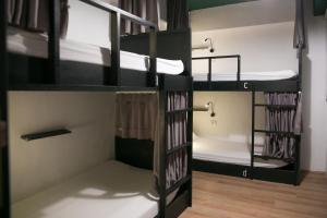 Letto o letti in una camera di We Come Hostel