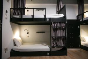 Letto o letti in una camera di We Come Hostel