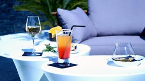 a table with two glasses of wine and a drink at Hotel-Restaurant Lann Roz / Côte Cuisine in Carnac