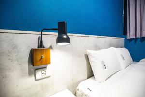 Letto o letti in una camera di We Come Hostel