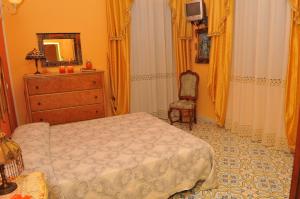 Un pat sau paturi într-o cameră la Albergo Roses