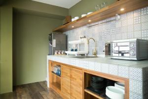 Cucina o angolo cottura di We Come Hostel