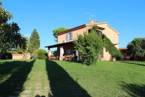 A garden outside Agriturismo Pian dei Pini