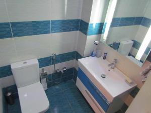 Ένα μπάνιο στο Condo at Crystal Absheron Residence +5 φωτογραφίες