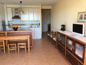 Кухня або міні-кухня у Apartamento climatizado con wifi Mar Menor