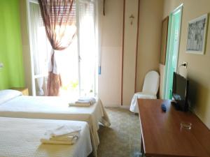 A bed or beds in a room at Hotel Simon