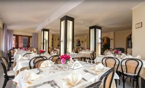 מסעדה או מקום אחר לאכול בו ב-Hotel Ristorante Borgo La Tana