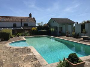 a swimming pool in the backyard of a house at Mount Pleasant Farm in Wedmore