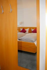 Letto o letti in una camera di Pension Arcade