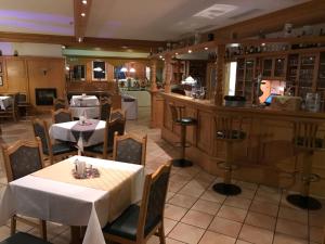 Lounge nebo bar v ubytování Meister BÄR HOTEL Wettiner Hof