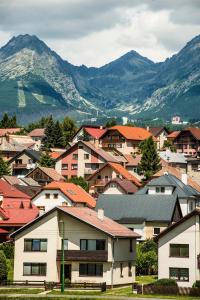 a city with houses and mountains in the background at Privát Jonas in Štrba