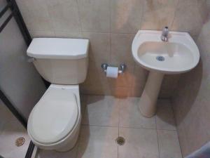 Koupelna v ubytování Habita Estudios Laureles