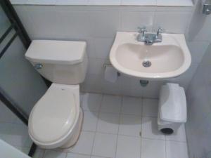 Koupelna v ubytování Habita Estudios Laureles