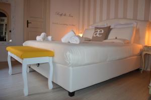 Zdjęcie z galerii obiektu Historic Center - Elegant Apartment with Charming Antiques - Raffaello Inn w Rzymie