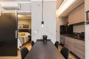 I am Design Hotel Campinas by Hotelaria Brasil的厨房或小厨房