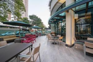 I am Design Hotel Campinas by Hotelaria Brasil餐厅或其他用餐的地方