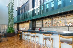 I am Design Hotel Campinas by Hotelaria Brasil餐厅或其他用餐的地方