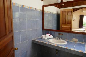 a bathroom with a sink and a mirror at Escape Caribeño in Puerto Viejo +71 photos