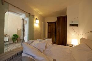 A bed or beds in a room at Maison Bondaz & SPA privé