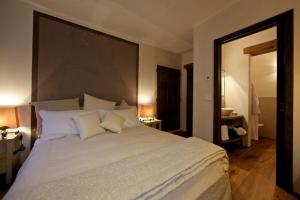 A bed or beds in a room at Maison Bondaz & SPA privé