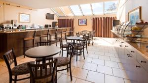 Restoran või mõni muu söögikoht majutusasutuses Best Western Resort Hotel & Conference Center Portage