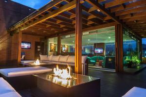 a patio with a couch and a fire place at Best Western Plus 93 Park Hotel in Bogotá