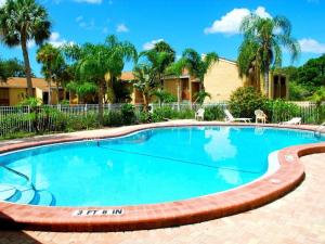 A piscina localizada em 2BR/1BA Vacation Rental - Sienna Park ou nos arredores