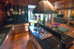 Imagen de la galería de 17 Wharf Street - Luxury Holiday Home, en Port Douglas