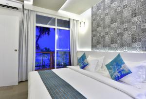 Voodi või voodid majutusasutuse Velana Beach Hotel Maldives toas