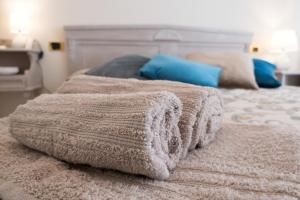 Postel nebo postele na pokoji v ubytování Yucca Camere & Suite