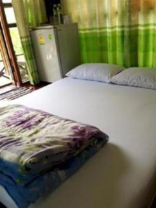 Postel nebo postele na pokoji v ubytování Sarocha Resort Rayong
