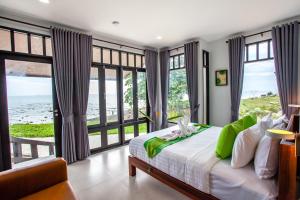 Postel nebo postele na pokoji v ubytování Lanta Corner Resort + 37 fotografií