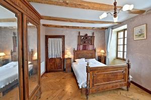 Ένα ή περισσότερα κρεβάτια σε δωμάτιο στο Chateau du Terrail