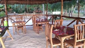 Restoran või mõni muu söögikoht majutusasutuses Lazy Beach House