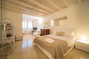 a bedroom with a large bed in a room at Academia Residence in Bergamo