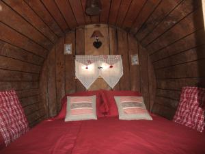 En eller flere senge i et værelse på Domaine du Grand Cellier - Insolite en Savoie