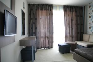 A television and/or entertainment centre at Spa Hotel Ata