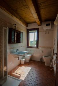Country House Il Tiglio tesisinde bir banyo