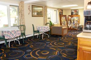 Et opholdsområde på Sunset Motor Inn