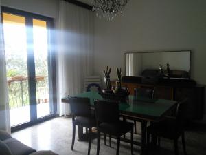 a dining room with a table and chairs and a mirror at La Rosa dei Venti in Erli